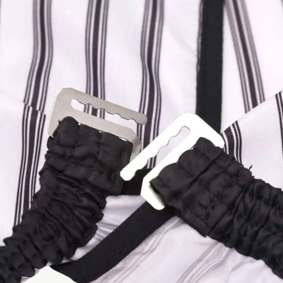 Wahl Barber Gown Black / White