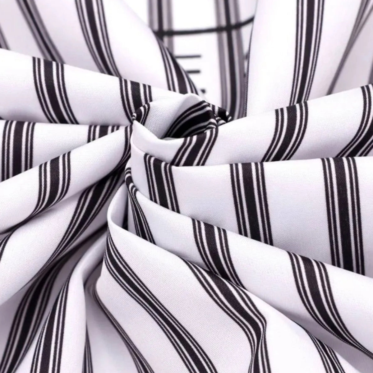 Wahl Barber Gown Black / White